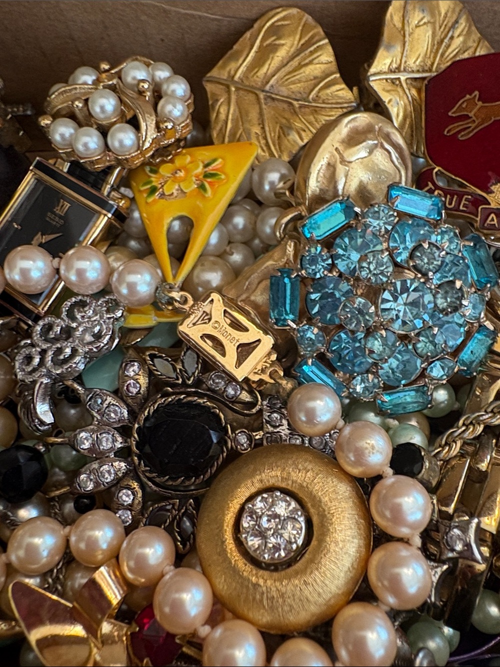 Vintage junk jewelry lot huge bundle gold silver blue necklace rhinestones